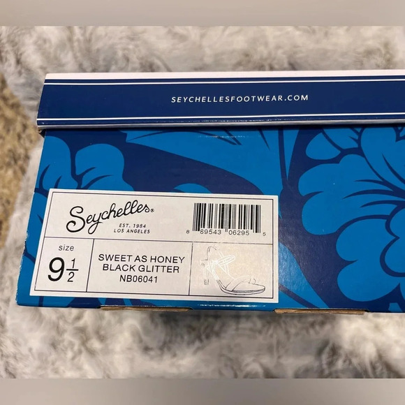 Seychelles Sweet as Honey Glitter Strap Sandals. - Picture 9 of 9